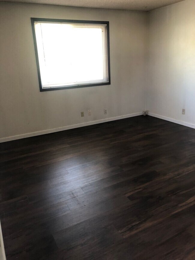 Foto del edificio - 6600x3n - 1042, 1044, 1046, 1048 Woodrow Lane