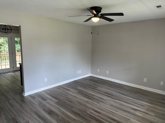 Foto del edificio - 3111 Holly Brook Cir