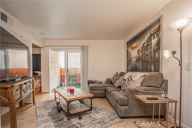 Foto del edificio - 23611 Golden Springs Dr