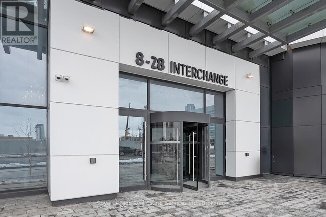 Photo du bâtiment - 8 Interchange Wy