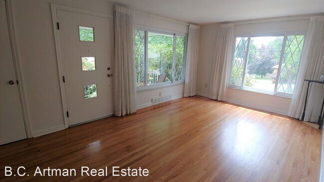 Building Photo - 3 br, 1 bath House - 2440 Red Oak Drive