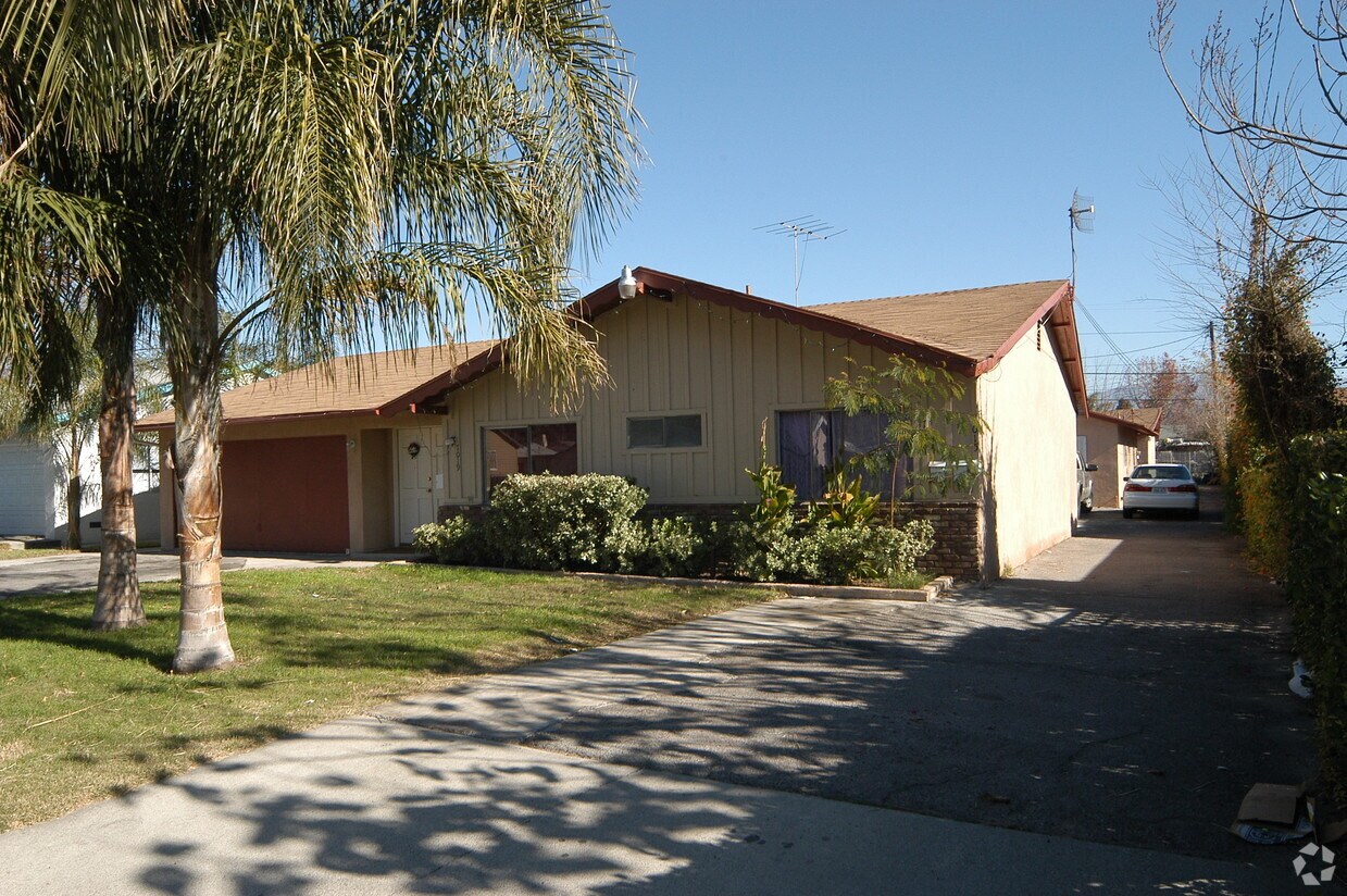 Primary Photo - 7015-7019 Conejo Dr