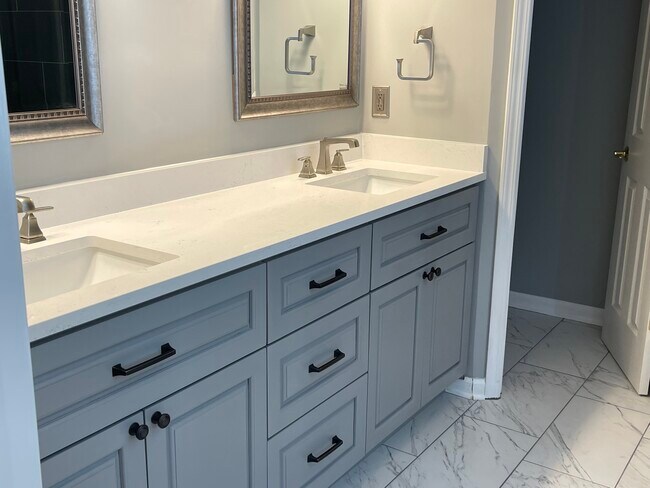 Foto del edificio - 5705 Falling Water Terrace