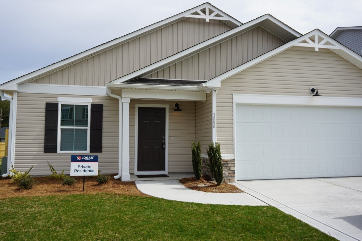 3086 Day Dream Ln, Belville, NC 28451 Room for Rent in Belville, NC