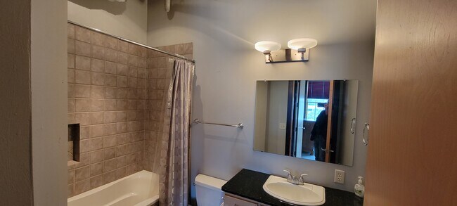 Foto del edificio - 201 S Saint Francis Ave