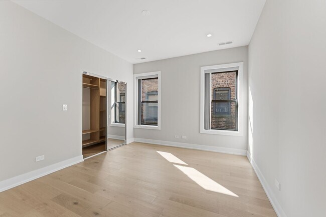 Foto del edificio - 7522 N Eastlake Ter
