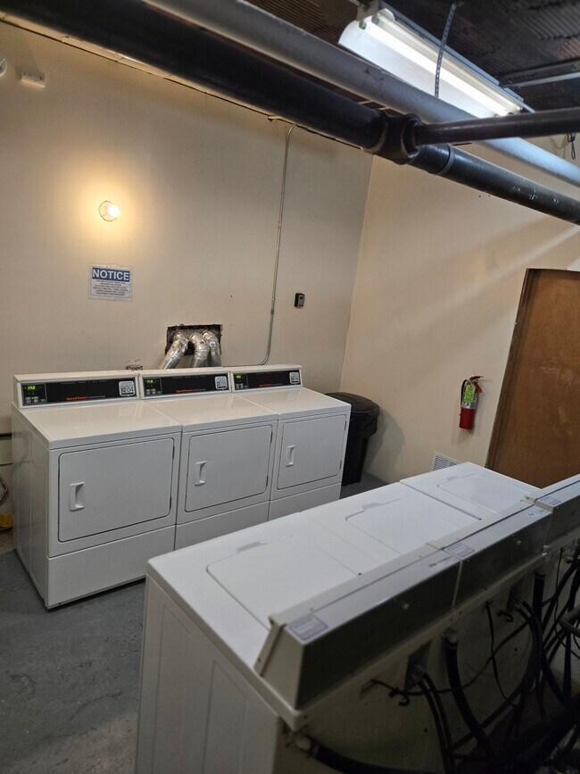 Foto del edificio - 8054 s Hermitage