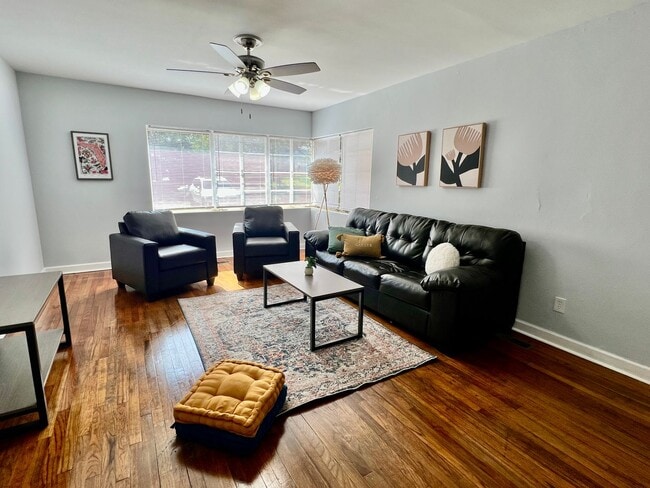 Foto del edificio - 211 Westridge Dr