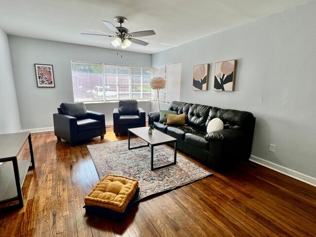 Foto del edificio - 4 BR 3 BATH ON WESTRIDGE!