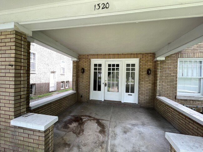 Foto del edificio - 1320-1322 Main Street Duplex