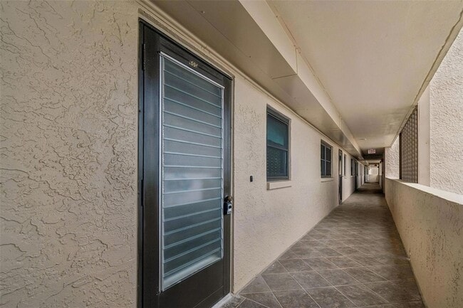Foto del edificio - 7050 Sunset Dr S