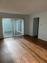 Building Photo - 400-402 SE 118th Ave