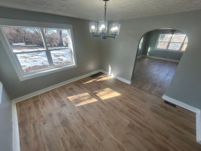 Foto del edificio - Charming 3-bedroom, 1-bathroom house locat...