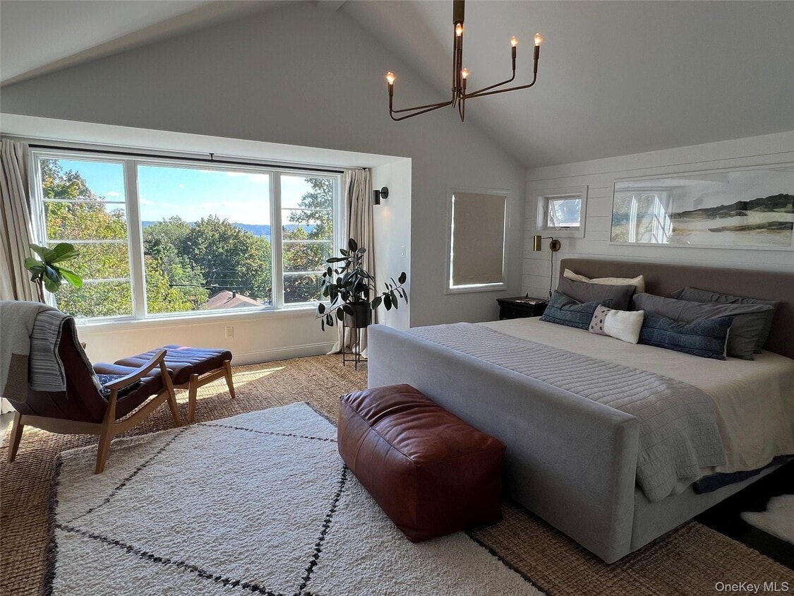 Foto principal - 170 N Franklin St