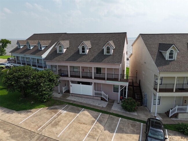 Foto del edificio - 445 Carolcrest Ln