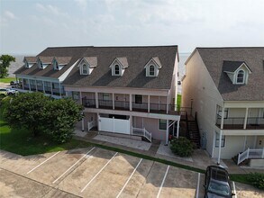 Building Photo - 445 Carolcrest Ln