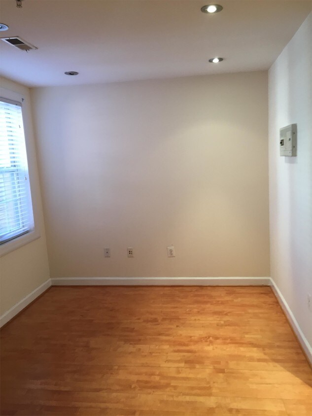 Foto principal - 1617 12th St NW