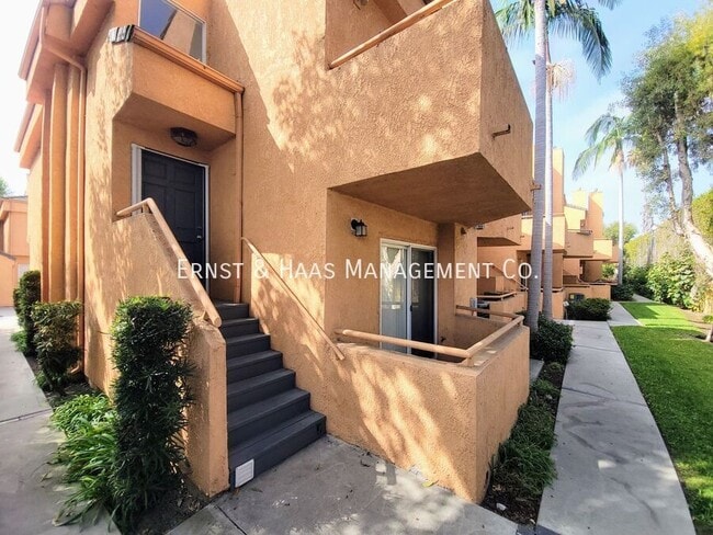 Building Photo - Stylish 2 Bedroom Loft Style Townhouse in ...