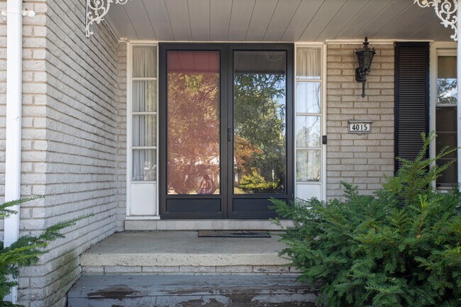 Foto del edificio - 4015 Pinehurst Dr