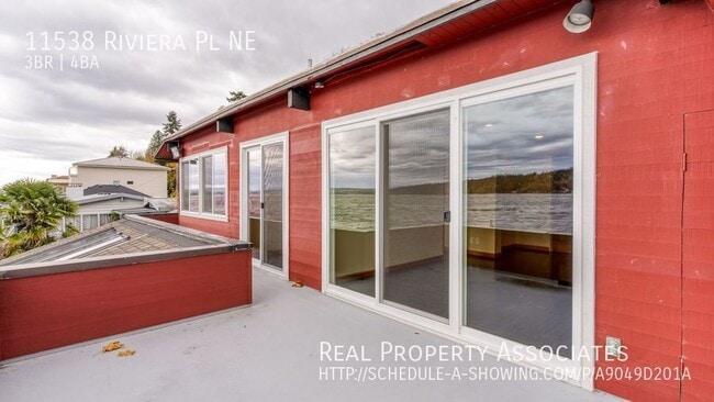 Building Photo - Waterfront Home
