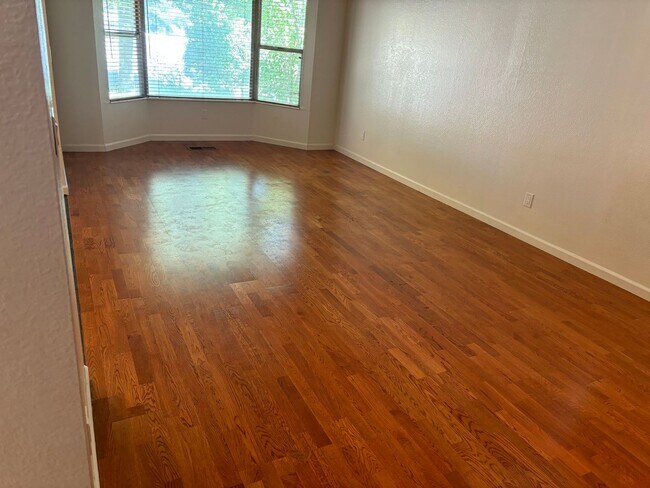 Building Photo - Sparks 4 Bed Home