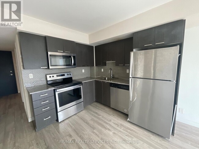Photo du bâtiment - 2152-2152 Lawrence Ave E