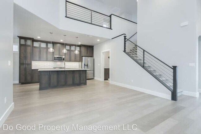 Building Photo - 3 br, 2.5 bath House - 135 W Floating Feat...
