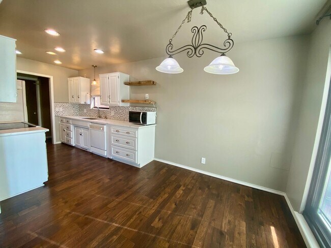 Foto del edificio - COMING SOON!!