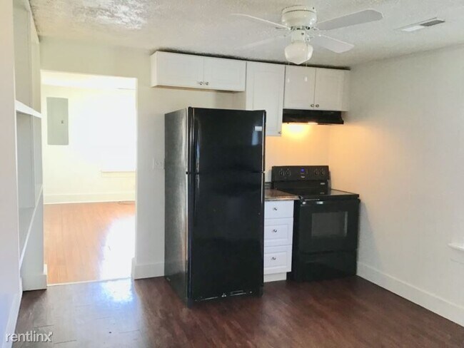 Building Photo - 2 br, 1 bath House - 217 Fayetteville St