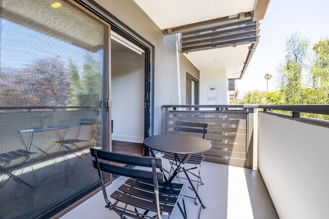 Foto del edificio - 409 Hayworth Ave