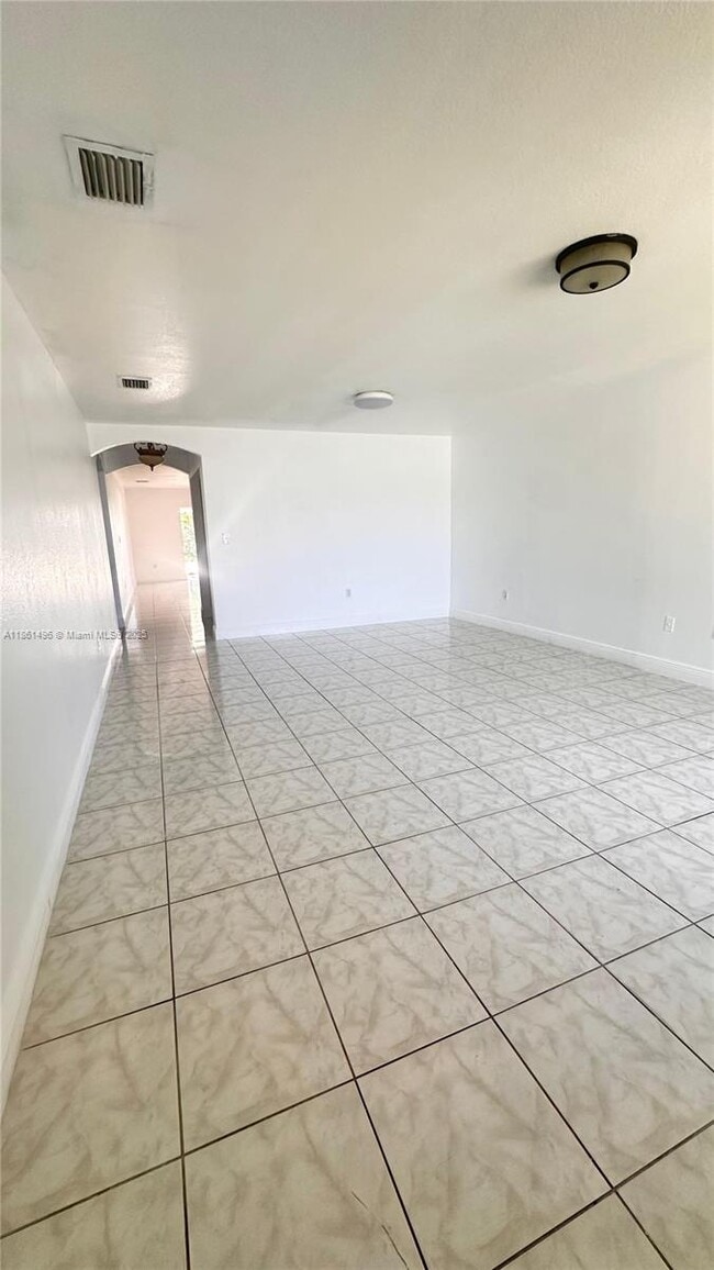 Foto del edificio - 2823 NW 106th St