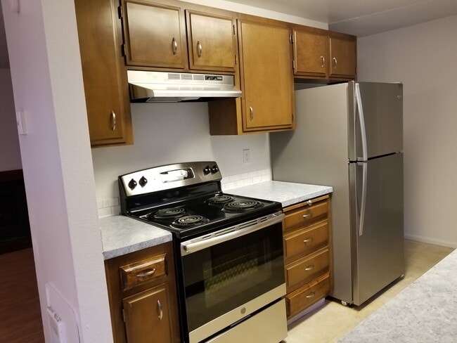Kitchen - 221 Arlene Ave SE