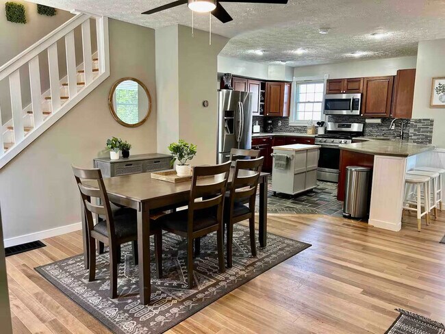 Foto del edificio - 6765 Riverview Dr