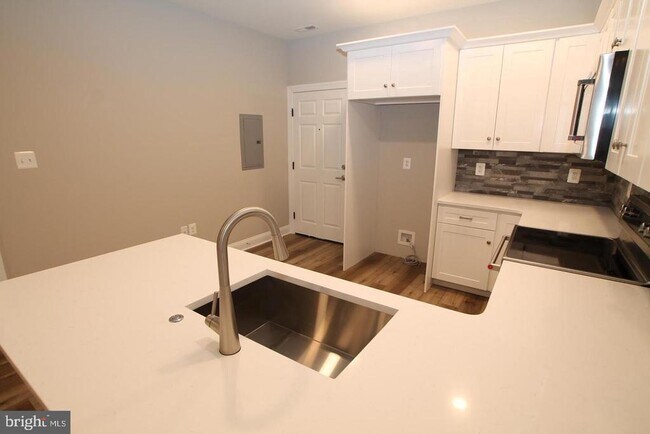 Foto del edificio - 301 Edgeboro Dr
