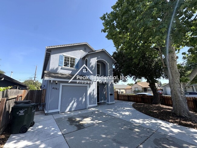 Photo - Great 4 Bd/2.5Ba Duplex with 1 Car Garage! House