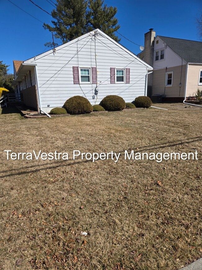 Photo - Now showing for 2026-2027 School Year! 6 Bedroom 2 Bath College Rental House