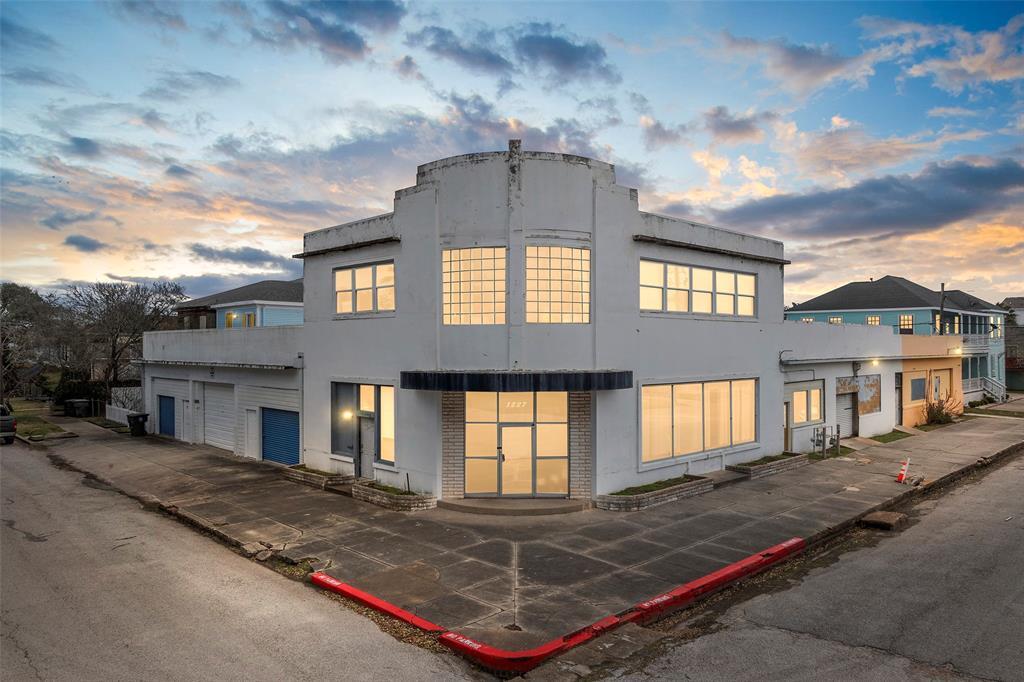 Foto principal - 1227 Avenue L