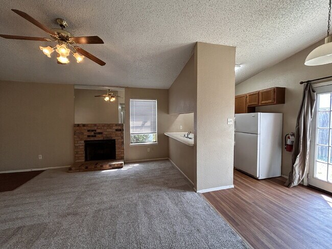 Foto del edificio - Cute 2\1 Duplex in Whisperwood