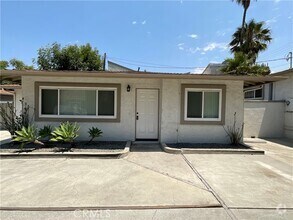 Building Photo - 2641 Santa Ana Ave