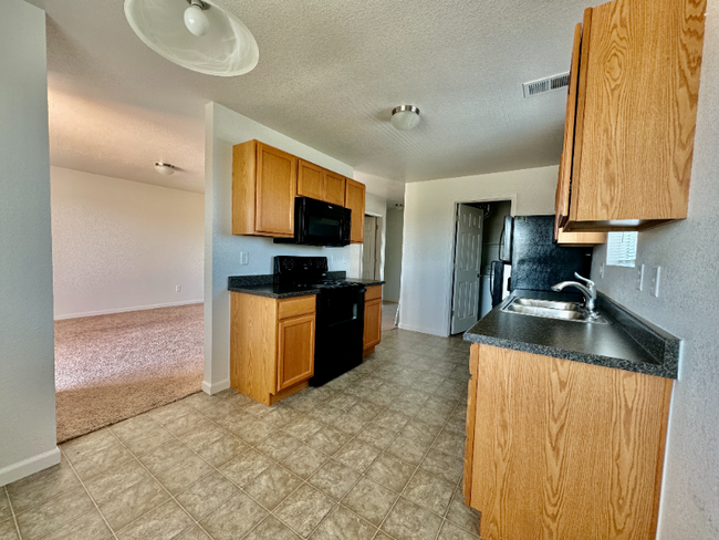 Building Photo - 208 Hunters Way
