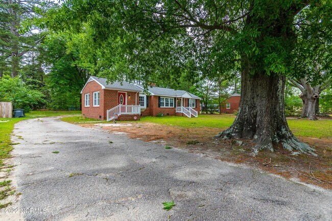 Building Photo - 120 Bulluck Ave