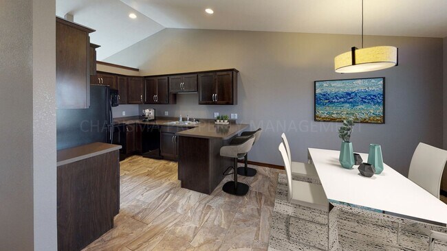 Foto del edificio - 3 BD, 2 BA TOWNHOME, ATTACHED GARAGE, FIRE...