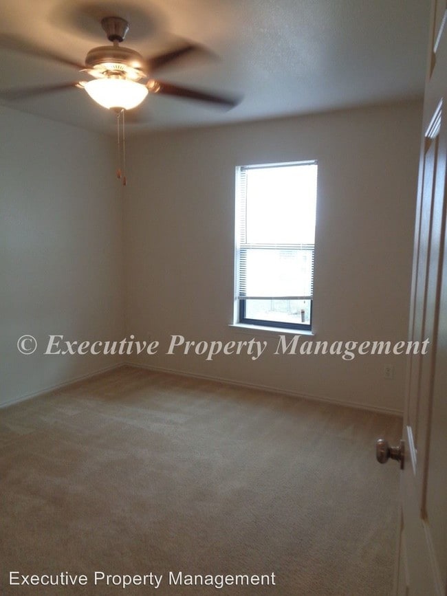 Building Photo - 2 br, 1 bath Apartment - 4102 Shasta Road