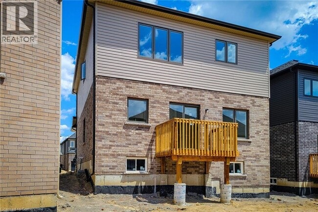 Photo du bâtiment - 52 George Brier Dr E