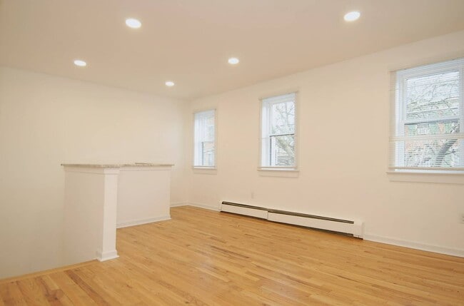 Building Photo - 37 S Perry St