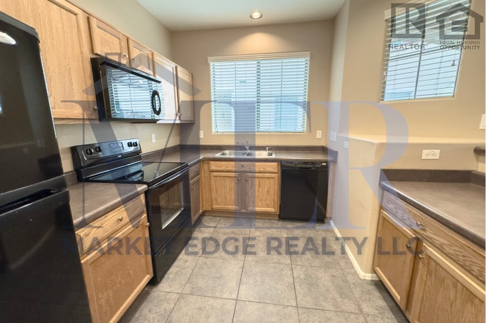 3Bed/2.5Bath Townhouse at 83rd Ave/I-10! Ready for Immediate Move-In! -- FENCED-IN YARD! 2 CAR GA... - 3Bed/2.5Bath Townhouse at 83rd Ave/I-10! Ready for Immediate Move-In! -- FENCED-IN YARD! 2 CAR GA...