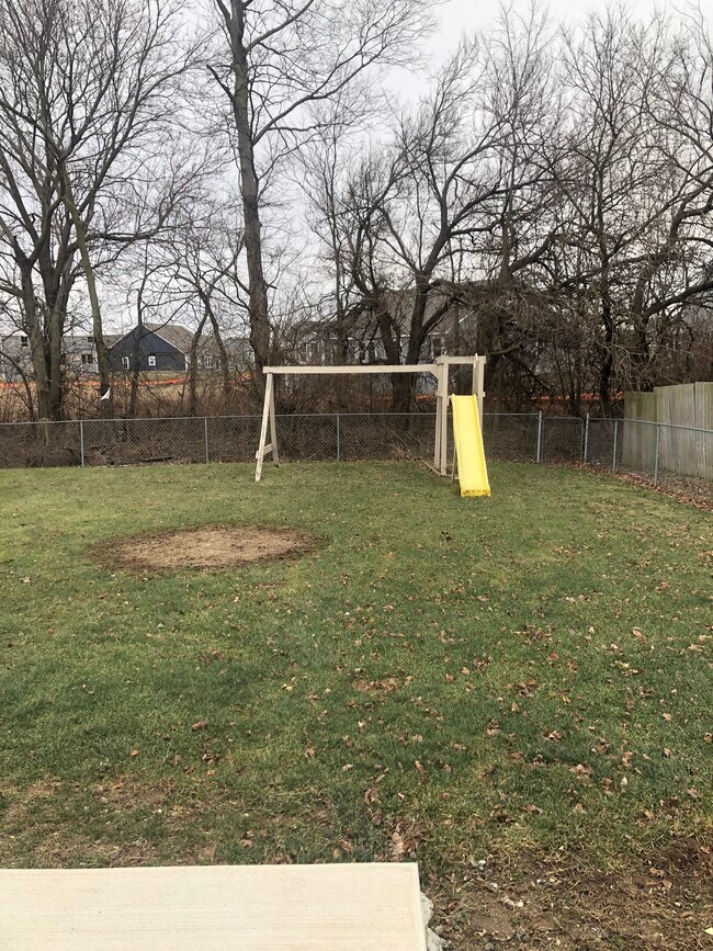 Foto del edificio - 18001 Grassy Knoll Dr