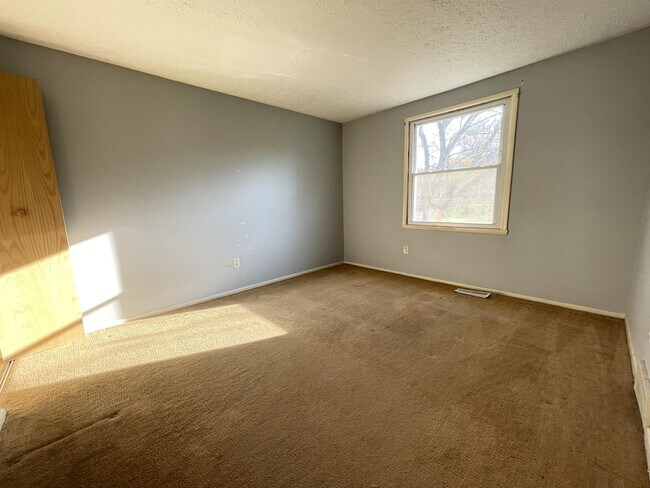 Building Photo - 3111 Stallion Dr