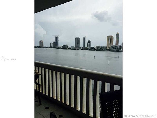 Foto del edificio - 2800 Island Blvd