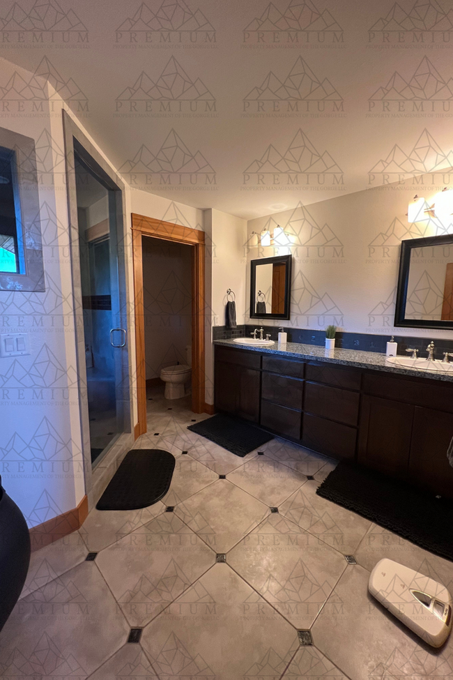 Foto del edificio - Fully Furnished Hood River Home